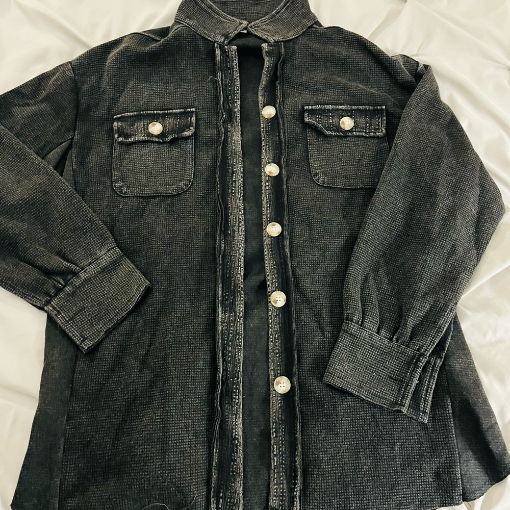 Women’s Shacket. Black. Size small